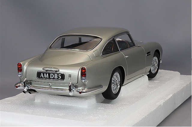 AUTOart 70287 1/18 Aston Martin DB5 Silver Metallic Composite Model