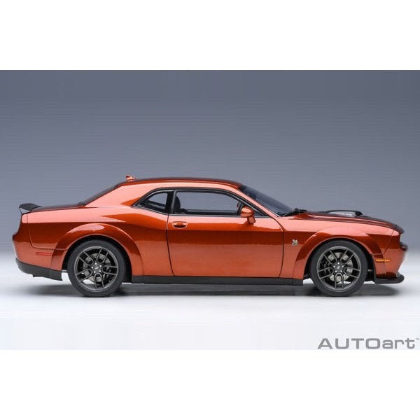 AUTOart 71773 1/18 Dodge Challenger R/T Scat Pack Widebody 2022 Cinnamon Stick