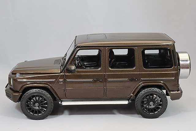 Minichamps MC110037102 1/18 Mercedes-Benz G-Class 2020 Brown