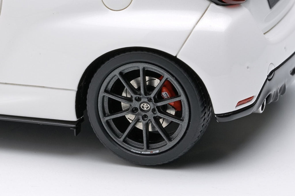 Make Up EIDOLON EM656B 1/43 Toyota GRMN Yaris Circuit Package Platinum White