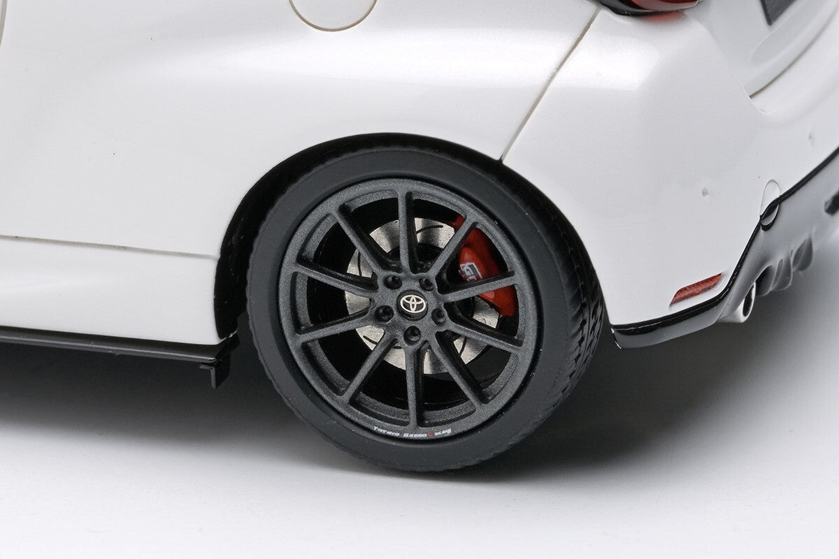 Make Up EIDOLON EM656B 1/43 Toyota GRMN Yaris Circuit Package Platinum White