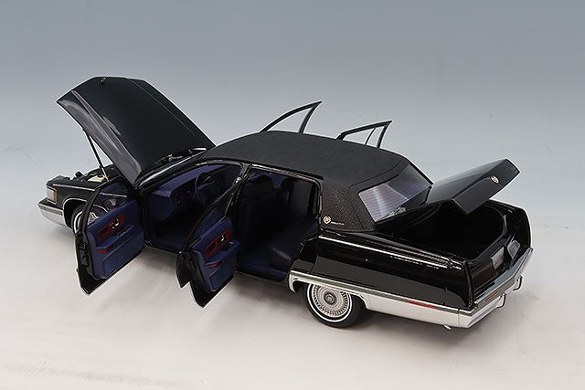 XiaoGuang Model XGM8210511B-2 1/18 Cadillac Fleetwood Black