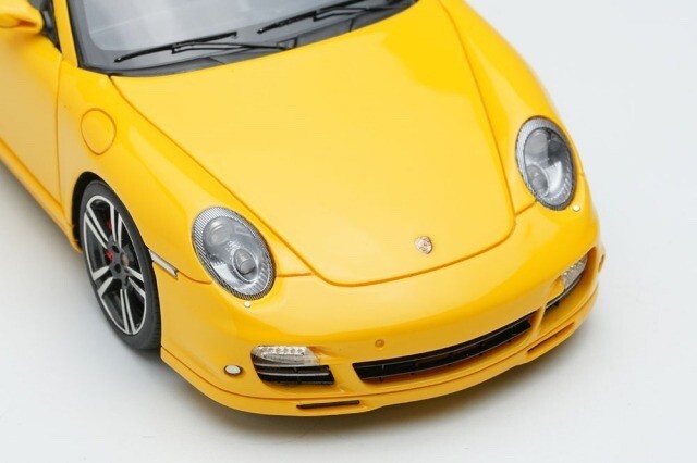 Make Up EIDOLON EM619A 1/43 Porsche 911 997.2 Turbo 2010 Speed Yellow (Resin)
