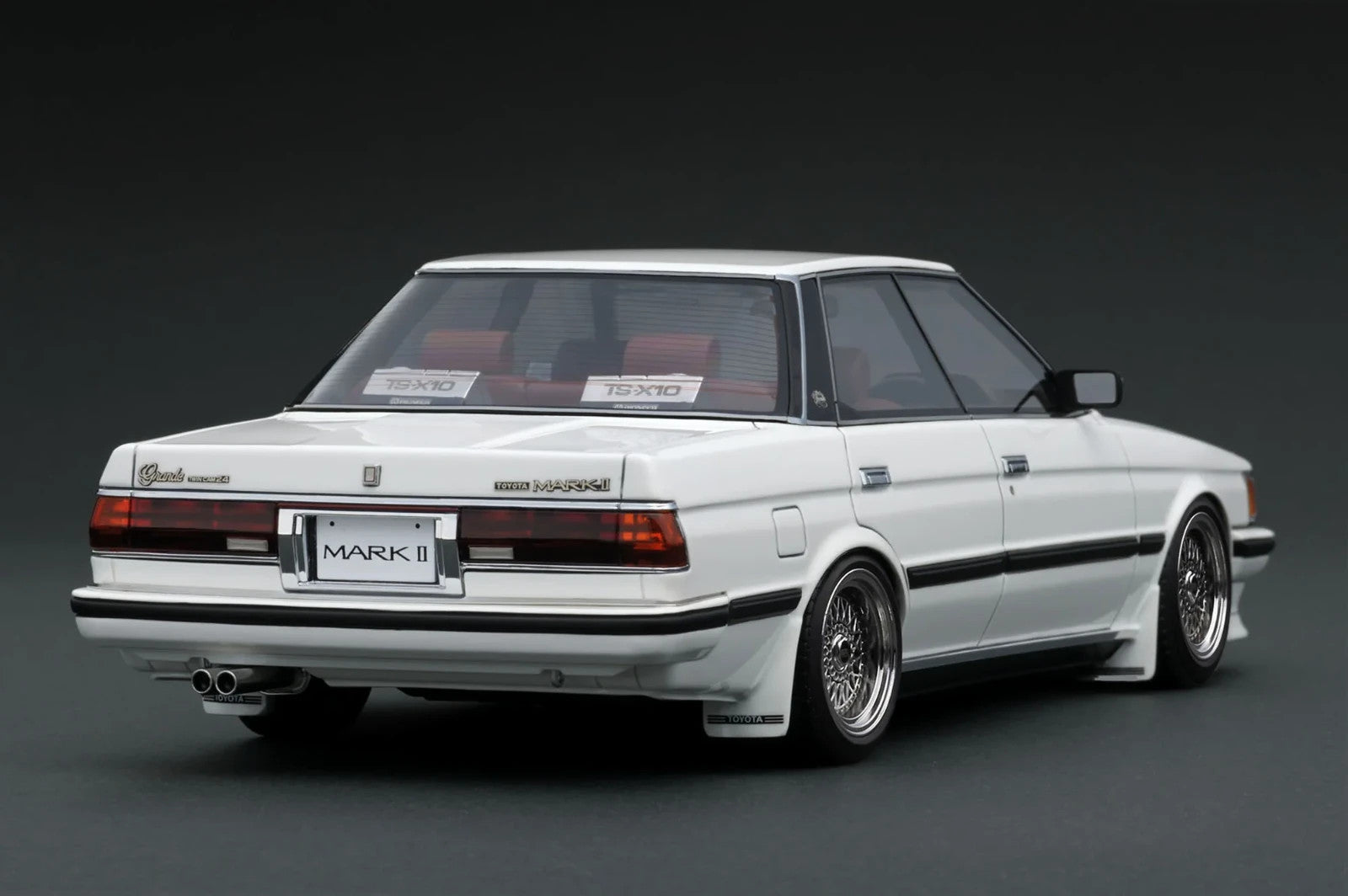 Ignition Model IG3819 1/18 Toyota Mark II Grande GX71 White Resin