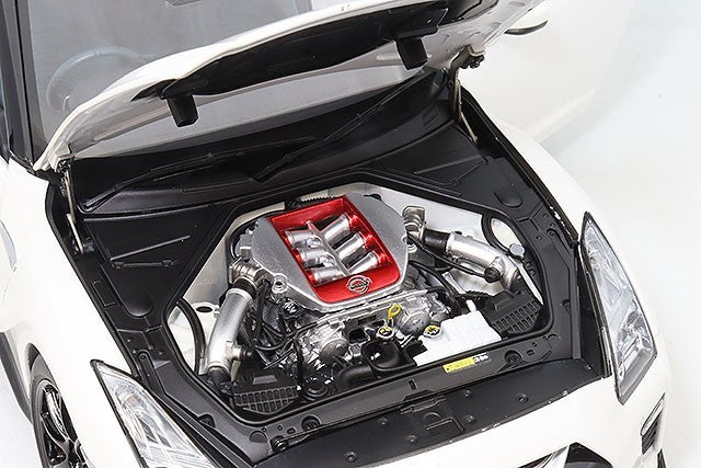 MOTORHELIX FS-M83506 1/18 Nissan GT-R R35 NISMO 2020 White Diecast
