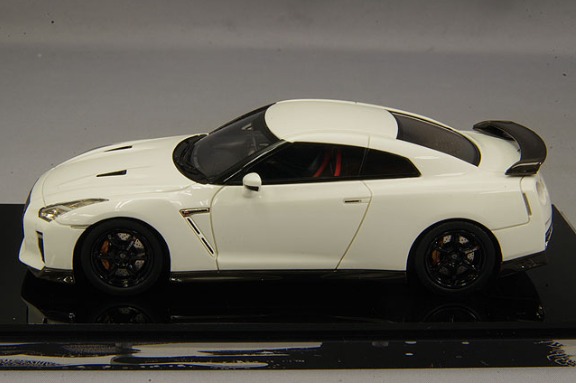 Make Up EIDOLON EM385C 1/43 Nissan GT-R Track Edition by NISMO White Pearl