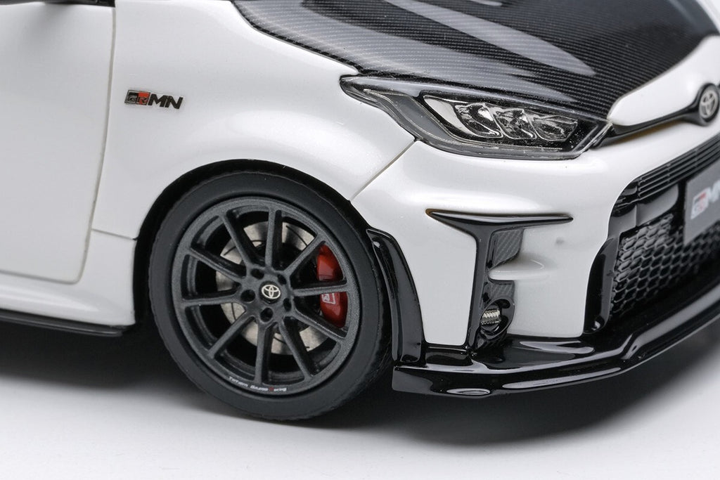 Make Up EIDOLON EM656B 1/43 Toyota GRMN Yaris Circuit Package Platinum White