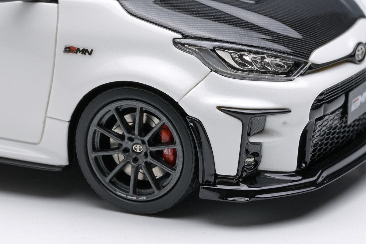 Make Up EIDOLON EM656B 1/43 Toyota GRMN Yaris Circuit Package Platinum White