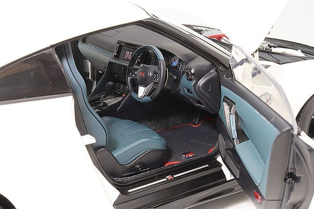 MOTORHELIX FS-M83506 1/18 Nissan GT-R R35 NISMO 2020 White Diecast