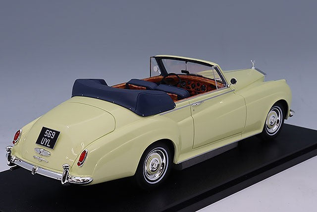 CULT CML1052 1/18 Rolls-Royce Silver Cloud DHC 1960-62 Ivory