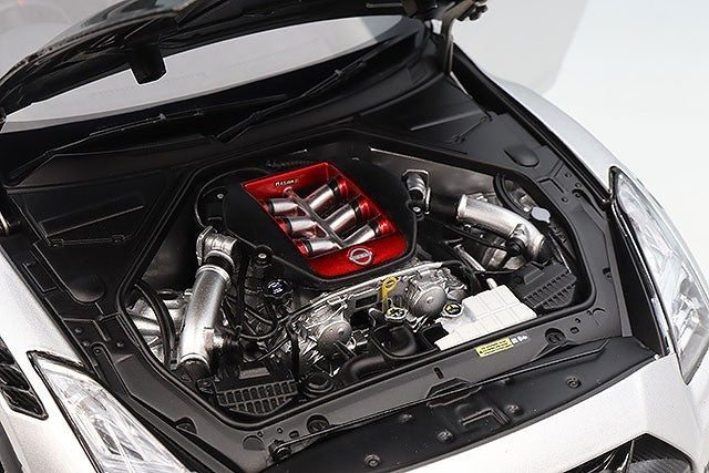 MOTORHELIX FS-M83528 1/18 Nissan GT-R Nismo R35 2022 Silver