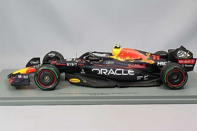 Spark S18S778 1/18 Red Bull RB18 Singapore GP Winner 2022 #11
