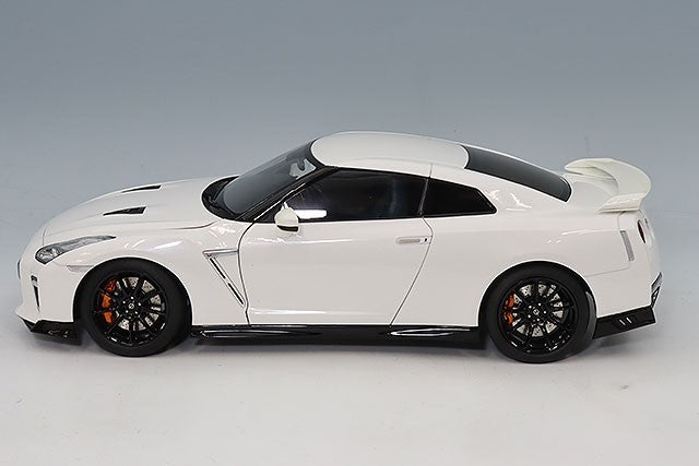 MOTORHELIX FS-M83506 1/18 Nissan GT-R R35 NISMO 2020 White Diecast