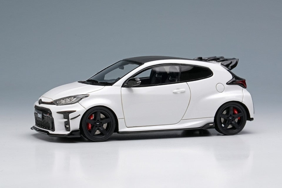 Make Up EIDOLON EM704A 1/43 Toms GR Yaris 2021 Super White II