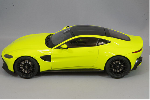AUTOart 70279 1/18 Aston Martin Vantage 2019 Lime Green Black Roof