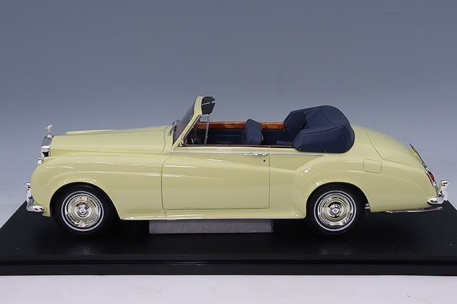 CULT CML1052 1/18 Rolls-Royce Silver Cloud DHC 1960-62 Ivory