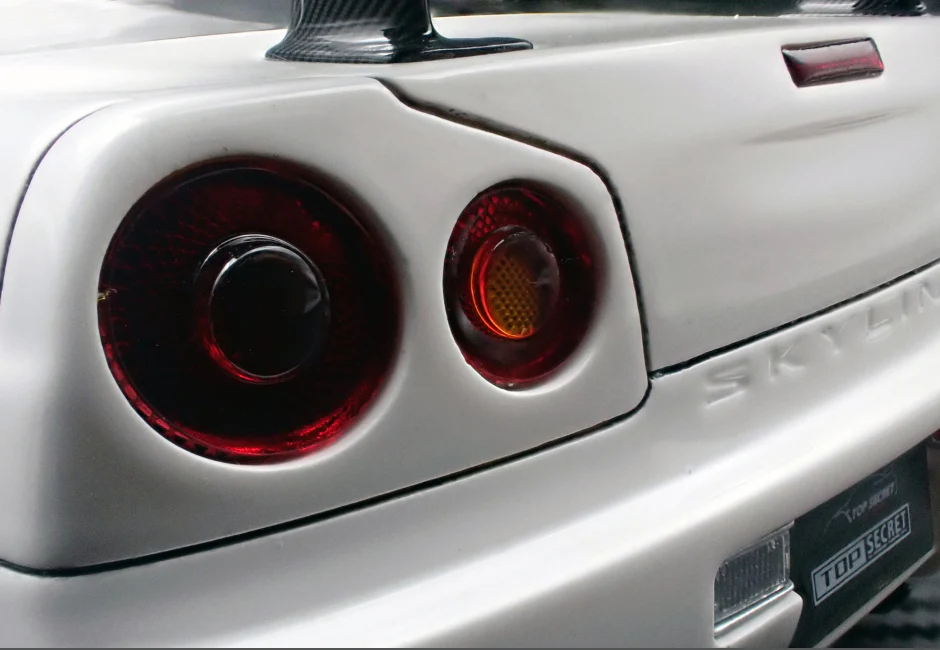 Ignition Model IG3642 1/18 TOP SECRET Nissan Skyline GT-R BNR34 White Resin