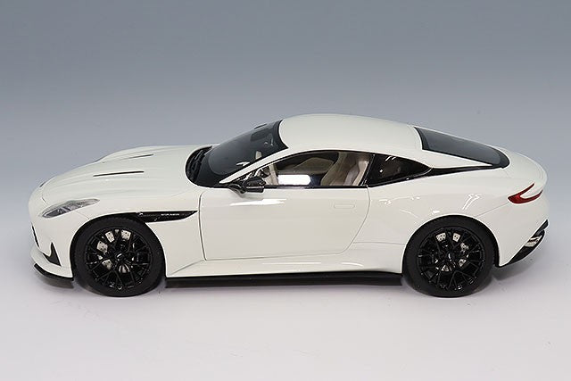 XiaoGuang Model XGM8250628YG 1/18 Aston Martin DB12 White Glow