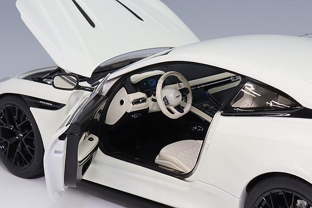 XiaoGuang Model XGM8250628YG 1/18 Aston Martin DB12 White Glow