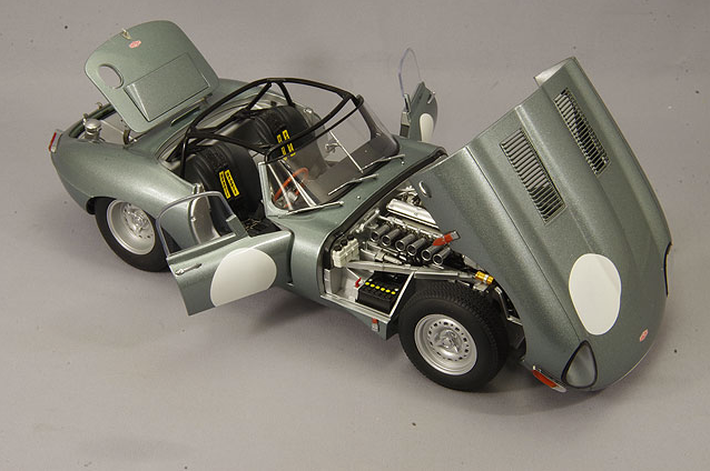 AUTOart 73646 1/18 Jaguar Lightweight E-Type Silver Special Edition