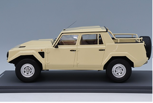 Schuco PRO.R18 SC450066800 1/18 Lamborghini LM002 Off-Road Sand Resin