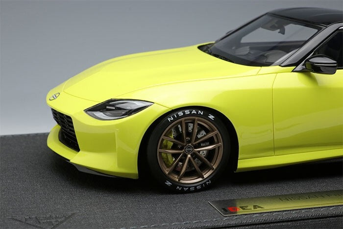 Make Up IDEA IM056 1/18 Nissan Fairlady Z Prototype 2020 Yellow Resin Model Car