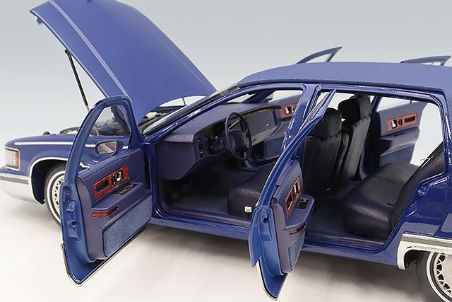 XiaoGuang Model XGM8210513B 1/18 Cadillac Fleetwood Blue