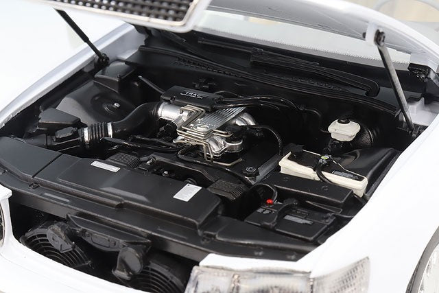 XiaoGuang Model XGM8230811W 1/18 Lexus LS400 1993 White