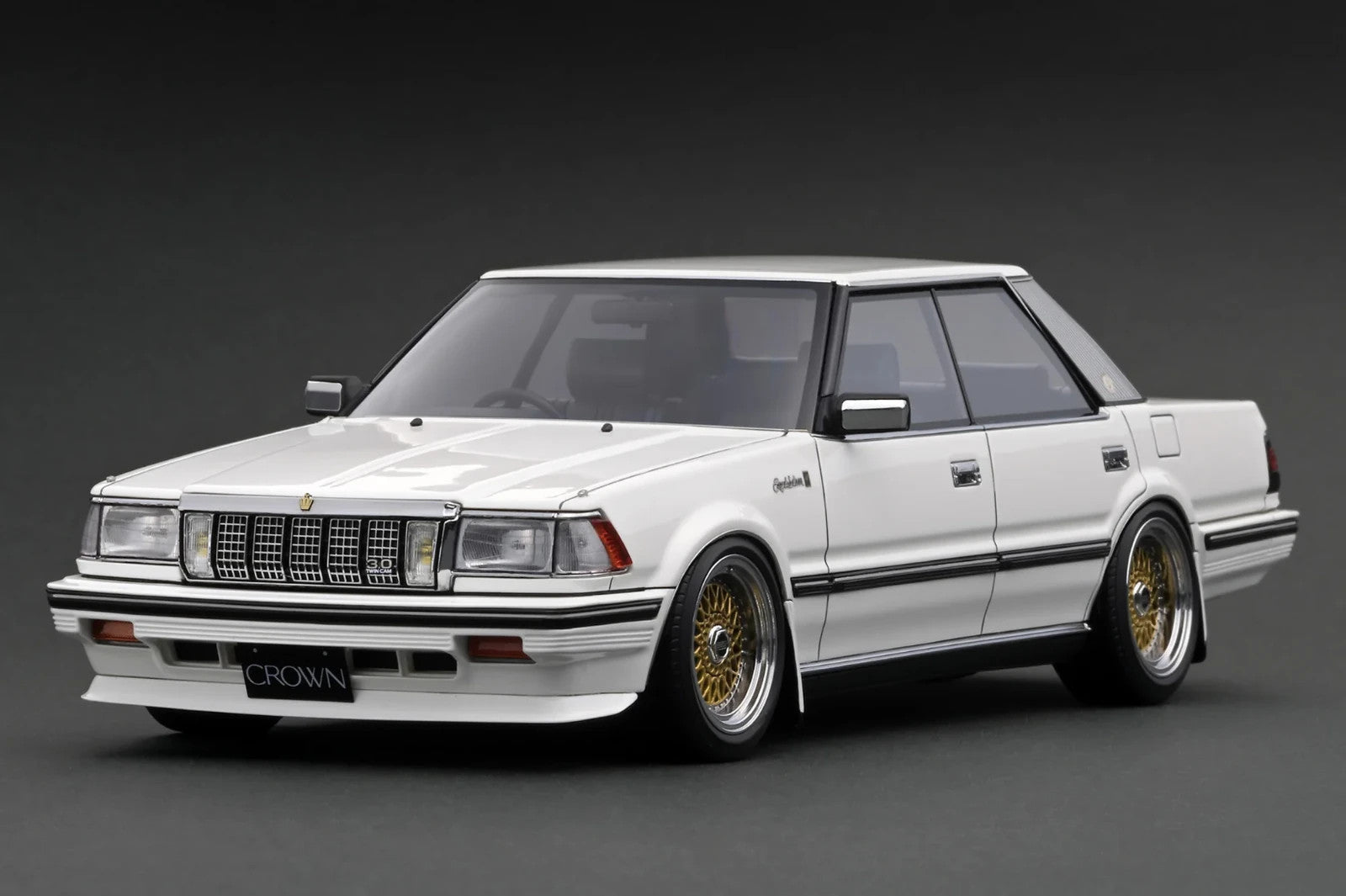 Ignition Model IG3824 1/18 Toyota Crown 3.0 Royal Saloon G 120 White Resin