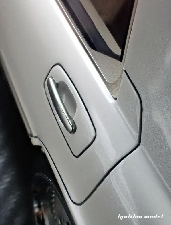 Ignition model IG3903 1/18 Nissan Cedric Cima Y31 White