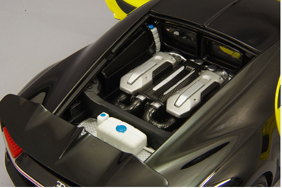 AUTOart 70994 1/18 Bugatti Chiron 2017 Yellow/Black Hypercar