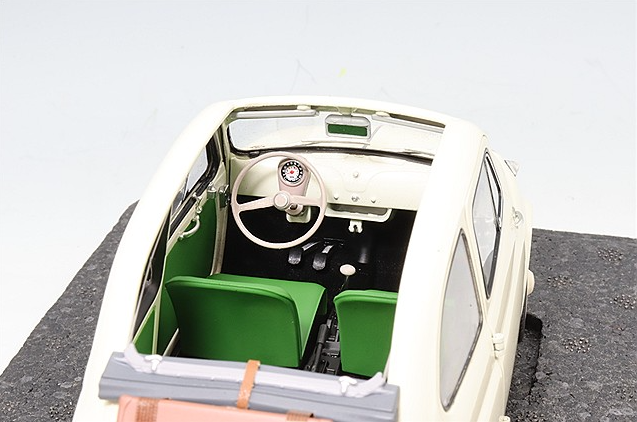Kyosho KS08966WA 1/18 Fiat Nuova 500 w/Accessories Ivory Classic Set