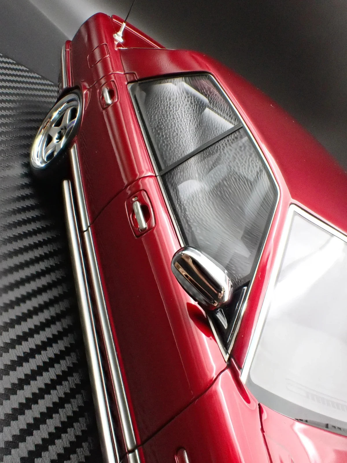 Ignition Model IG3905 1/18 Nissan Cedric Cima Y31 Wine Red Sedan