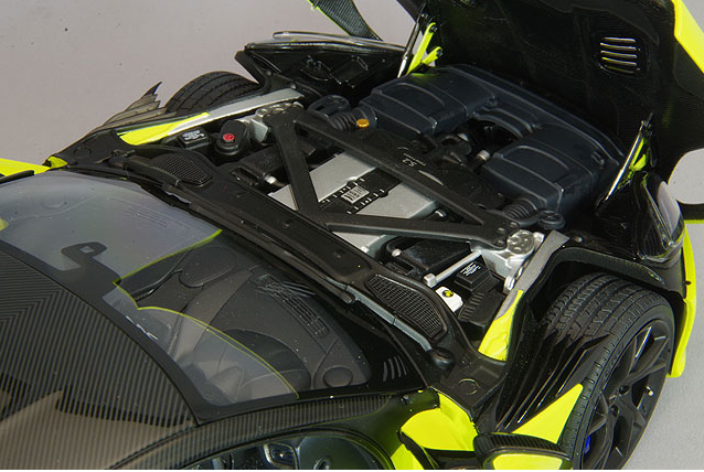AUTOart 70295 1/18 Aston Martin DBS Superleggera N/A Lime Green