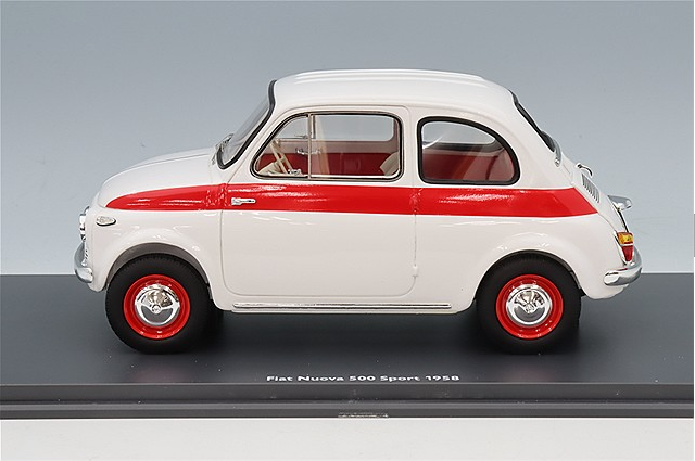 Schuco SC18U00024 1/18 Fiat 500 Sport 1958 White Resin