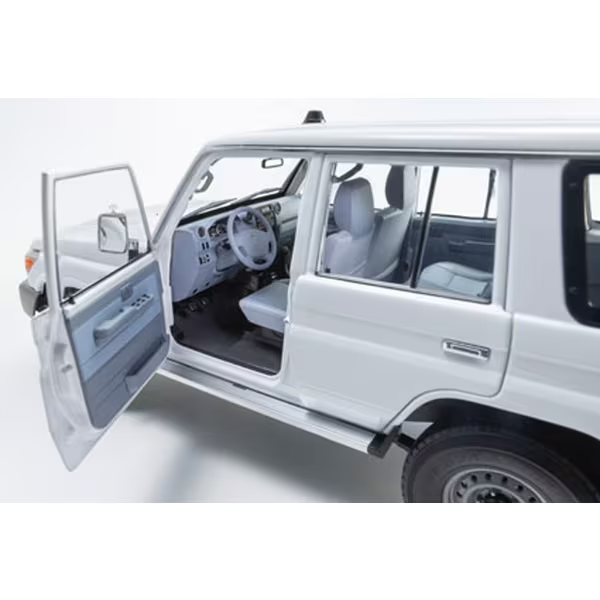 KYOSHO AL870103 1/18 Toyota Land Cruiser 76 (2017) White Die-Cast Model Car