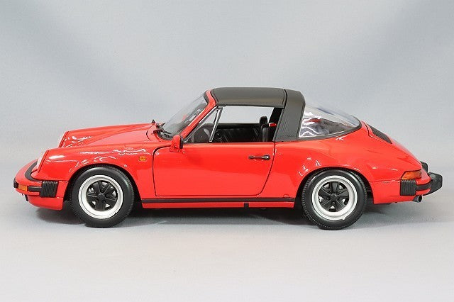 Minichamps MC100063061 1/18 Porsche 911 Carrera 3.2 1983