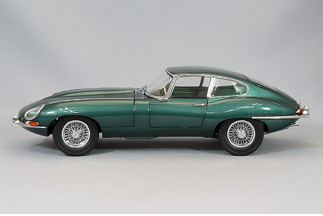 Kyosho KS08954DG 1/18 Jaguar E-Type Coupe Open Parts 1961 Dark Green