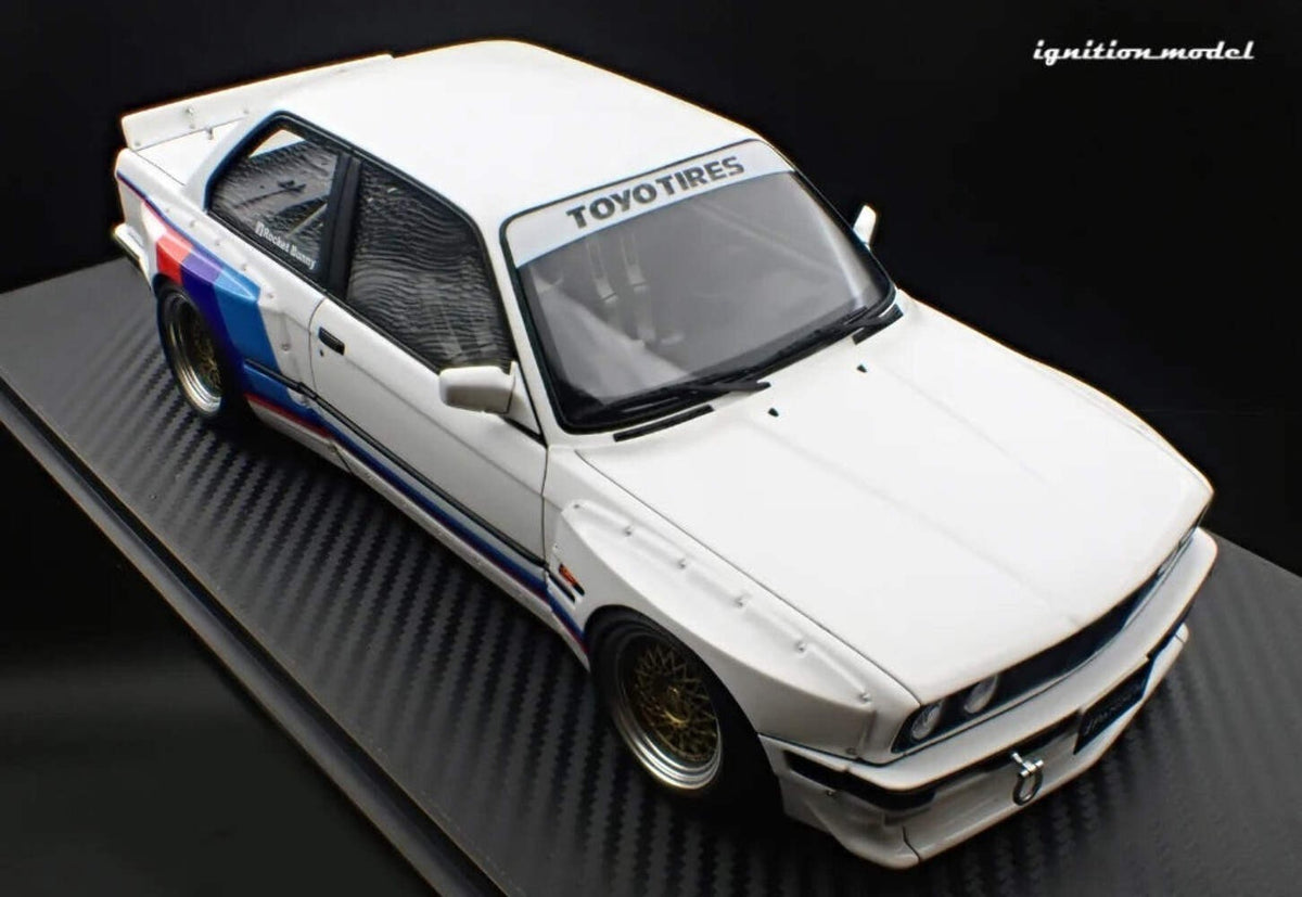 Ignition Model IG3714 1/18 BMW Pandem 30 White Mesh Wheels Gold