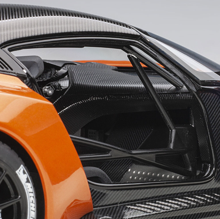 AUTOart 70264 1/18 Aston Martin Vulcan Metallic Orange Diecast Model Car