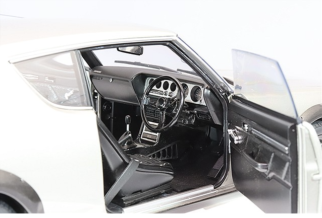 AUTOart 77466 1/18 Nissan Skyline 2000GT-R KPGC110 Tuned Silver