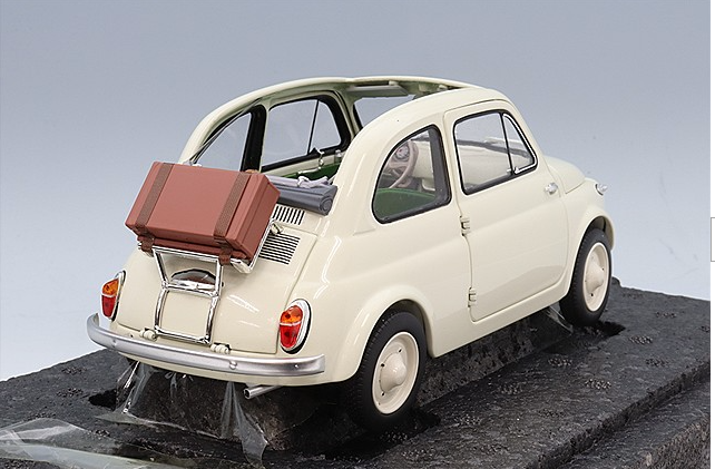 Kyosho KS08966WA 1/18 Fiat Nuova 500 w/Accessories Ivory Classic Set