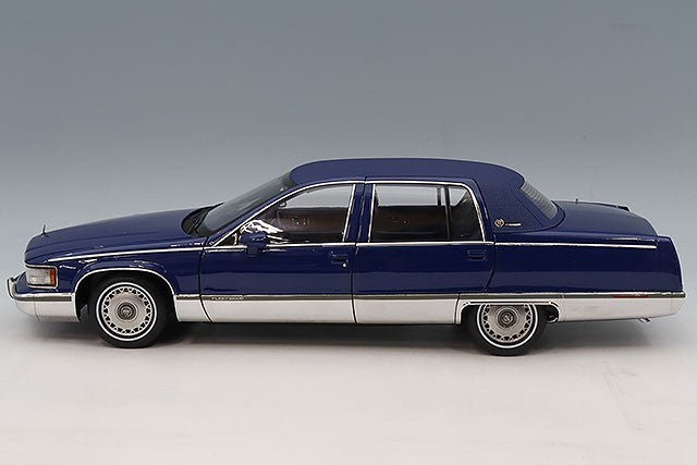 XiaoGuang Model XGM8210513B 1/18 Cadillac Fleetwood Blue