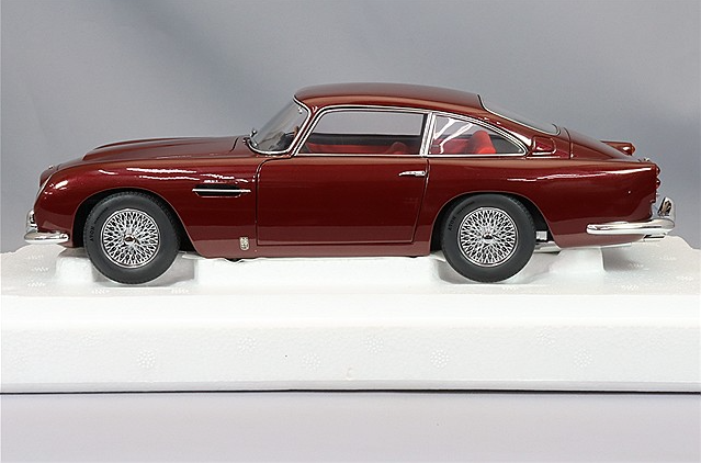 AUTOart 70289 1/18 Aston Martin DB5 Dark Red Metallic Composite