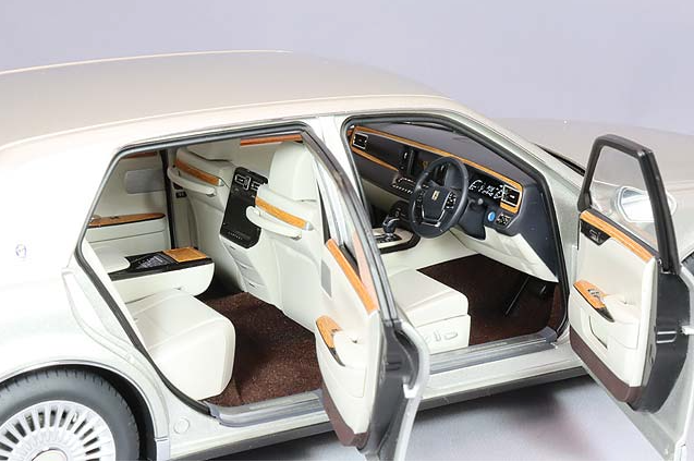 AUTOart 78770 1/18 Toyota Century Seika Radiant Silver Composite