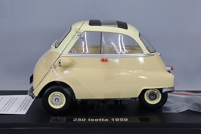 KK Scale KKDC120041 1/12 BMW 250 Isetta 1959 in Cream and Yellow
