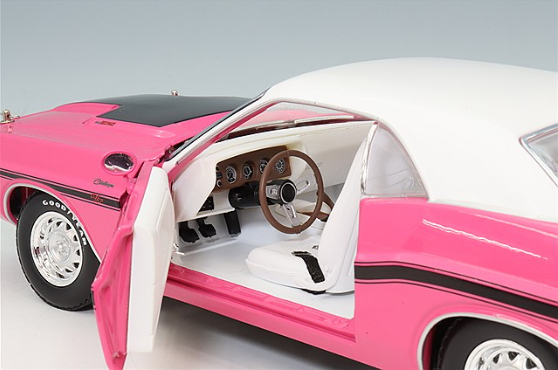 GreenLight GRL13699 1/18 Dodge Challenger R/T 1970 Panther Pink Multi Color