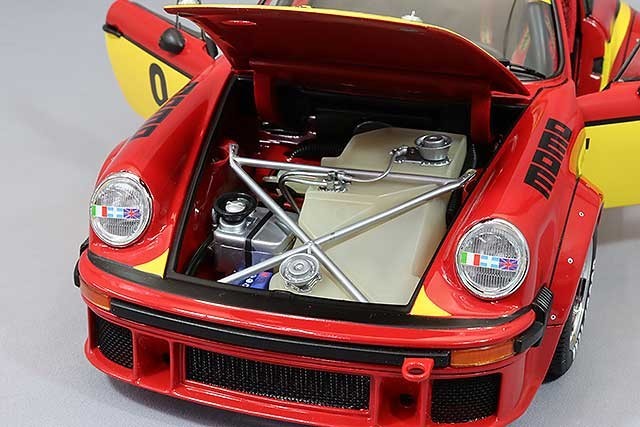 EXOTO RLG19095 1/18 Porsche 934 MOMO Silverstone 1977 No.9