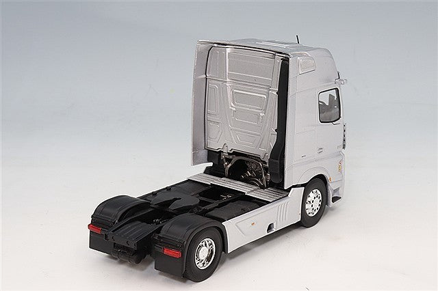 Spark S8599 1/43 Mercedes-Benz Truck 2023 Mercedes F1 Transporter
