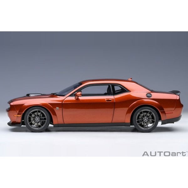 AUTOart 71773 1/18 Dodge Challenger R/T Scat Pack Widebody 2022 Cinnamon Stick